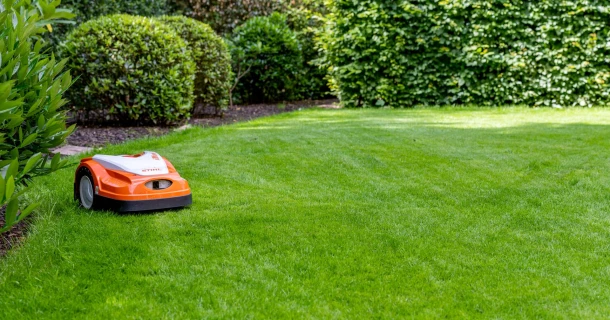 DCM ROBOT-MIX, fertiliser specifically designed for lawns with a robotic lawn mower Thumb