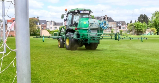TURFORTE® IRON: liquid iron fertiliser for a vigorous, intense green turf Thumb